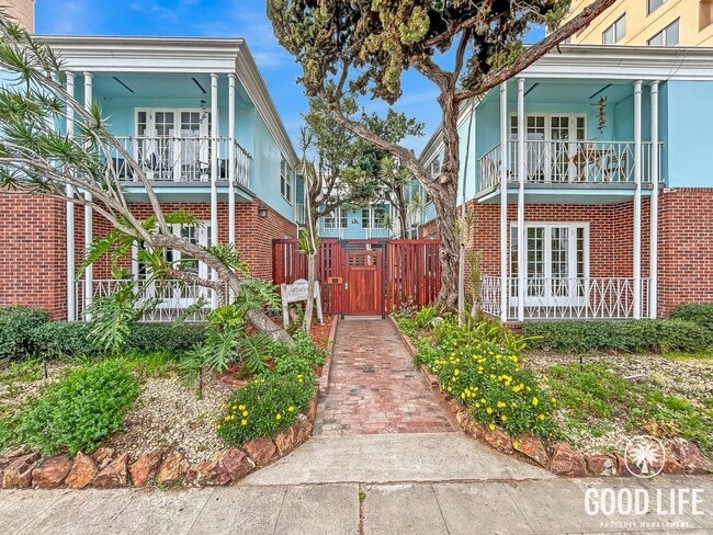 Building Photo - Beautiful 2BD/1BA Condo Located in Hillcrest! W/ Laundry On-Site and Across The Street From Balbo...