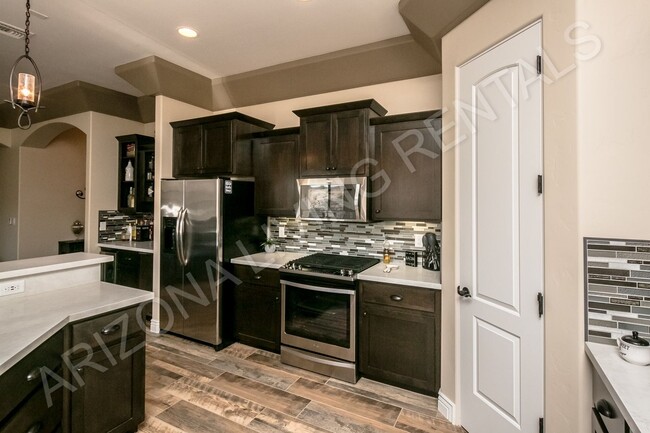 Building Photo - SEASONAL FURNISHED JANUARY-APRIL 2026