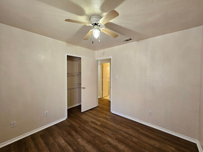 Building Photo - 602 Del Mar Dr