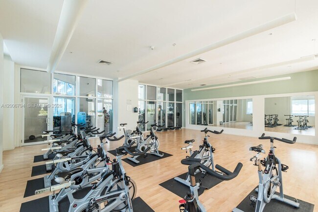 Building Photo - 1900 N Bayshore Dr