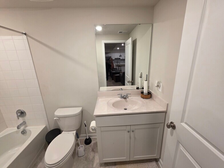 Building Photo - 9902 Obin Ln