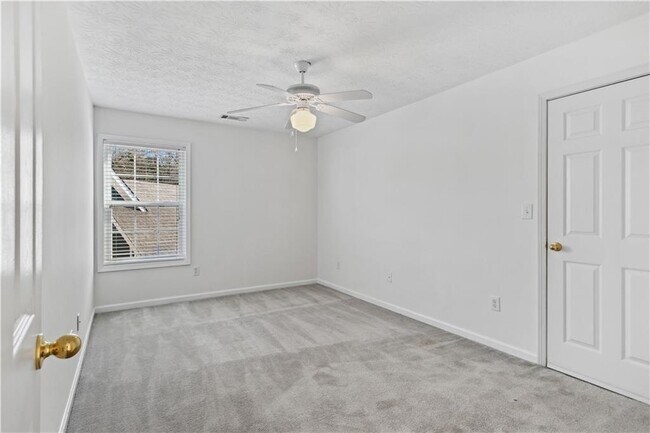 Building Photo - 2179 Mainsail Dr NE