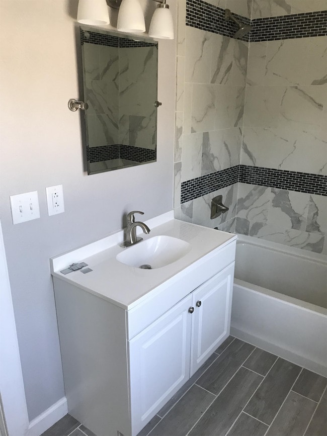 Building Photo - 815 Broadway Blvd