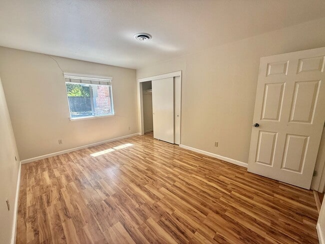 Building Photo - 604 Radcliffe Dr