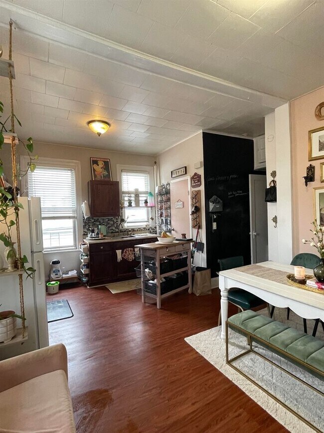 Building Photo - 134 43rd St