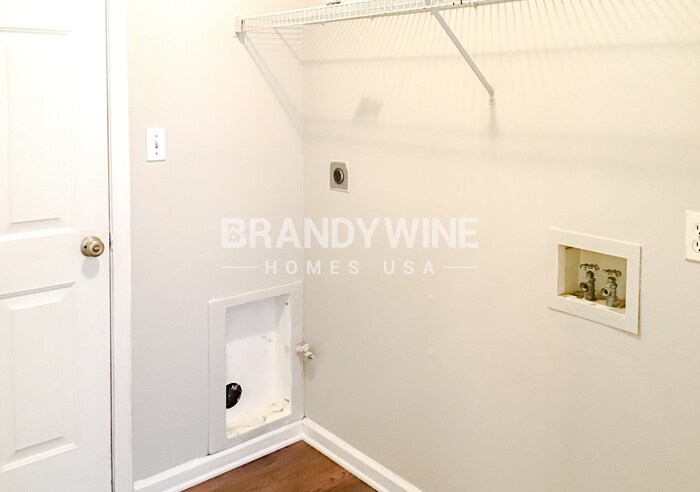 Building Photo - 305 Shadetree Ln