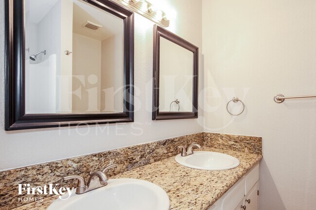 Building Photo - 3301 W Mountain View Rd