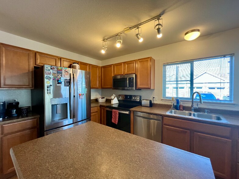 Building Photo - 15800 E 121st Ave