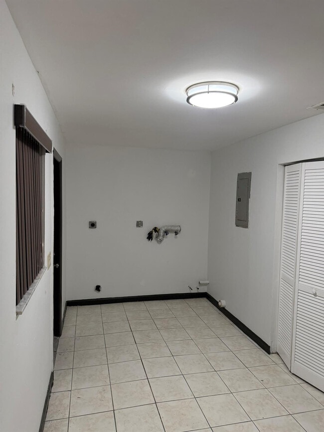 Building Photo - 429 NW 15th Ave