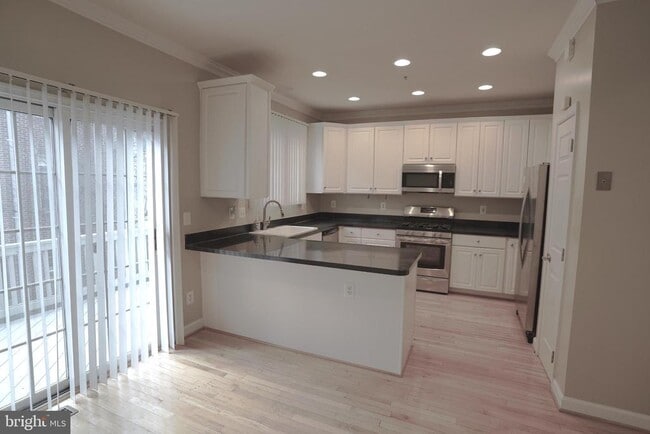 Building Photo - 1609 Leeds Castle Dr