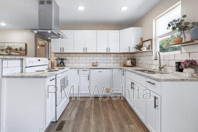 Building Photo - 1147 Inverness Dr