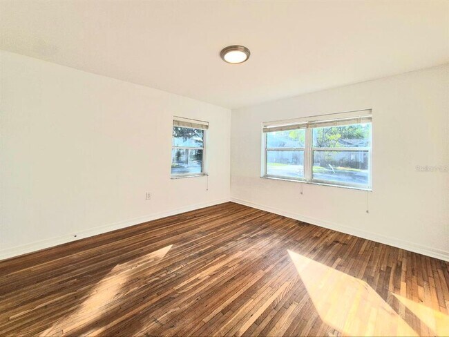 Building Photo - 2617 W Watrous Ave