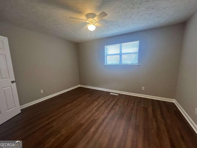 Building Photo - 1001 Park Hill Dr