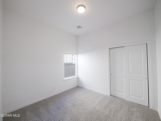 Building Photo - 913 Ada Ln