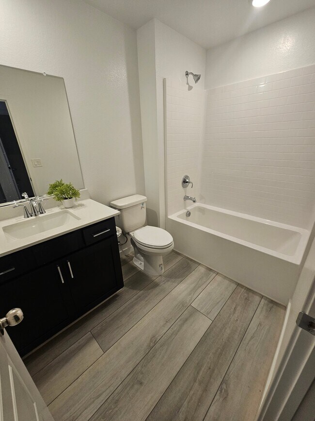 Building Photo - 9489 Sky Pointe Dr