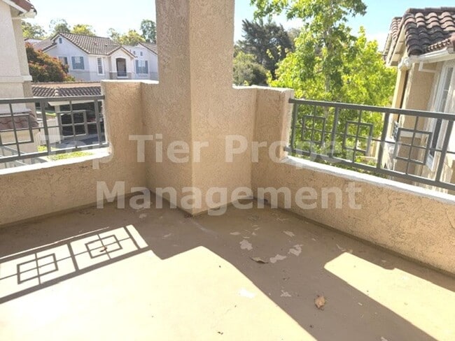 Building Photo - ***Dual-Primary 2 bed / 2 bath Condo in Carmel Valley - Available NOW***