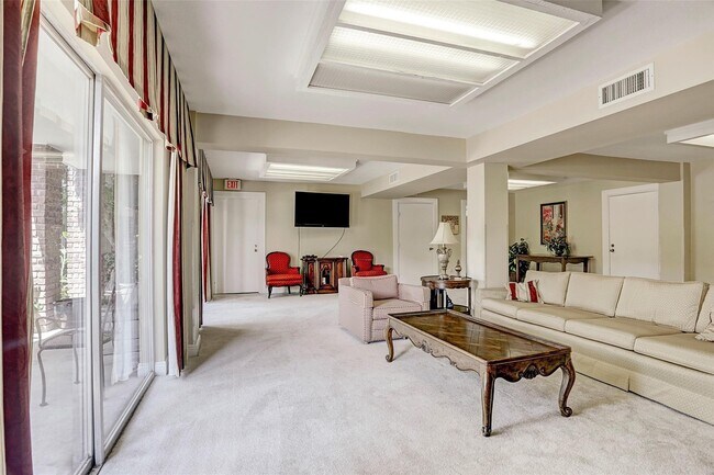 Building Photo - 7555 Katy Fwy