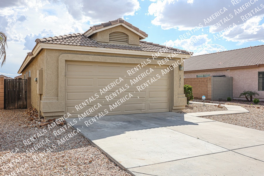 Building Photo - 12731 W Sharon Dr