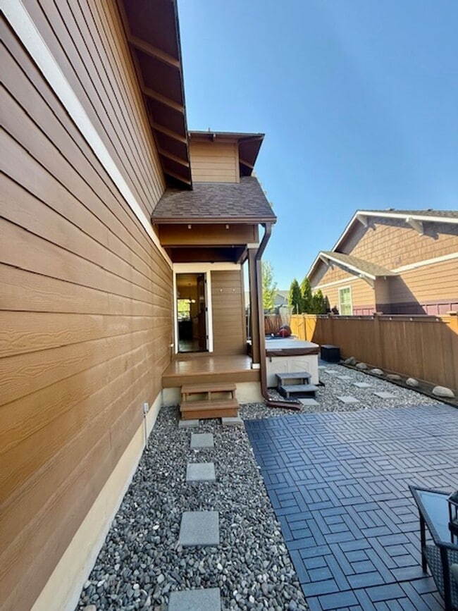 Building Photo - Spacious 3-Bedroom Home with Bonus Room in...