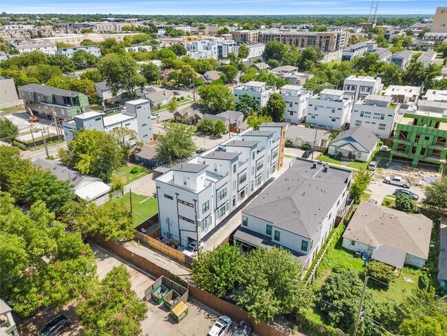 Building Photo - 4223 Delano Pl