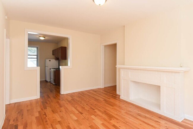 Building Photo - 1240 Oak Ave