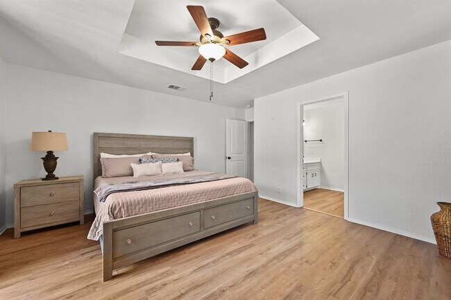 Building Photo - 1045 Hidden Hills Dr