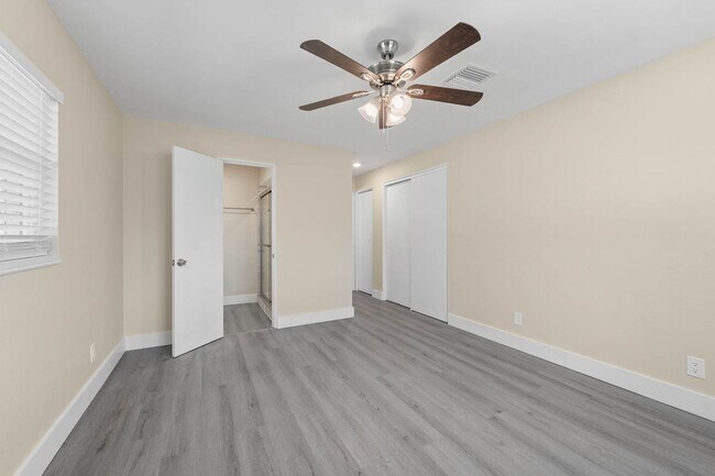 Building Photo - Mid-Century  3 bed/ 2 bath rental home with a huge bonus room