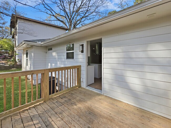 Building Photo - COMING SOON! Gorgeous 3 Bedroom 2 Bath ranch in Venetian Hills