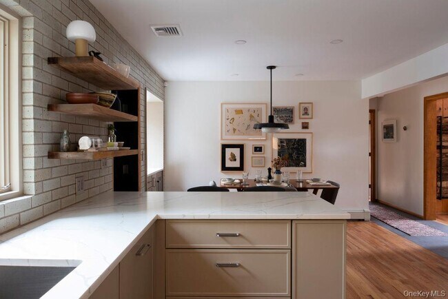 Building Photo - 42 Lake Pleasant Rd