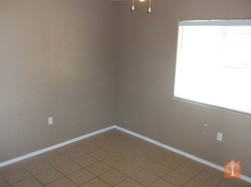 Building Photo - 504 W Navajo St
