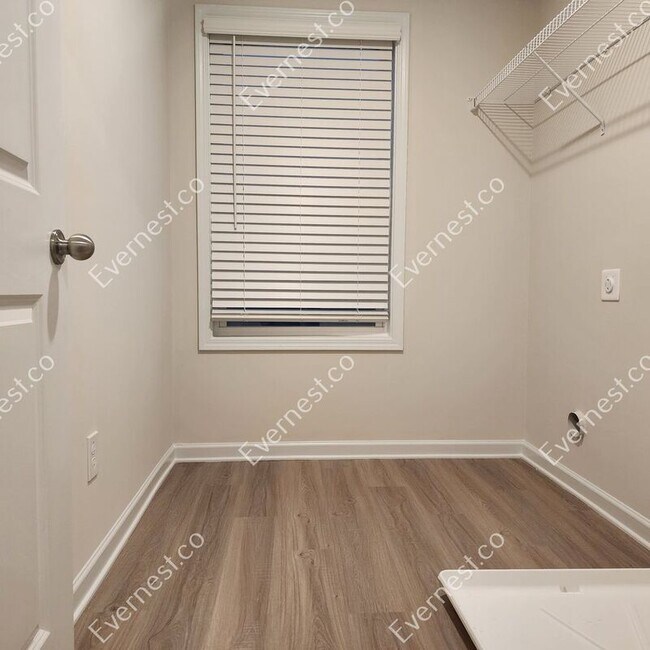 Building Photo - 210 Venture Dr