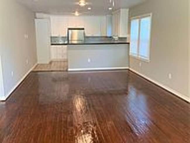 Building Photo - Available August 2026! 2 Bed House Near Downtown Bryan!