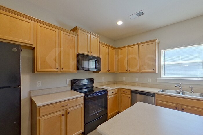 Building Photo - 105 Robin St