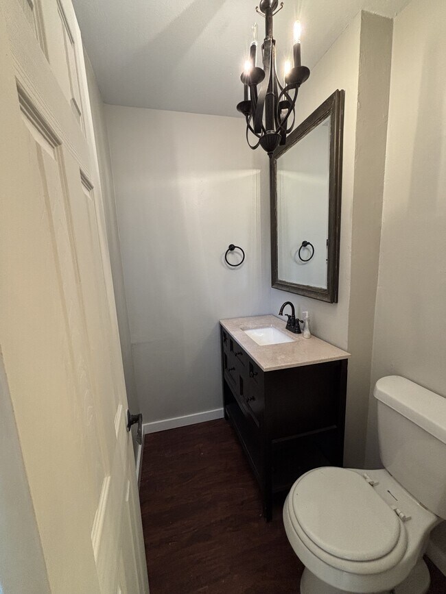 Building Photo - 3495 Montebello Dr W