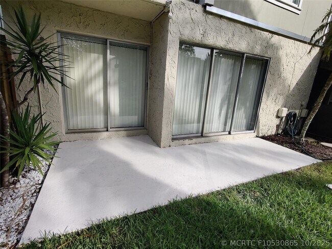 Building Photo - 8149 Lagos De Campo Blvd