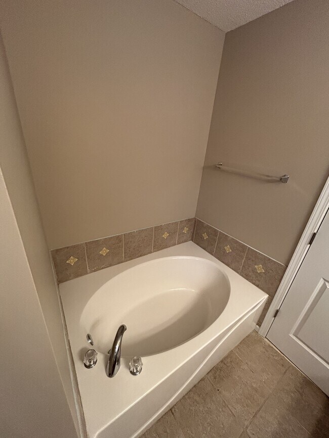 Building Photo - 141 Barnes Ct