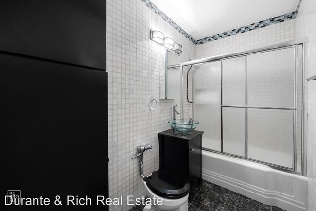 Building Photo - 1 br, 1 bath House - 4970 N Marine 630