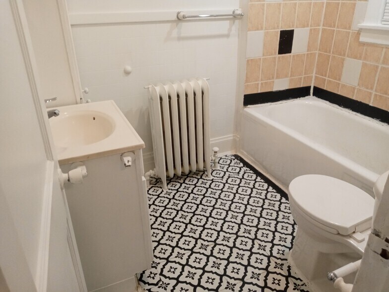 Building Photo - 1210 Erie St