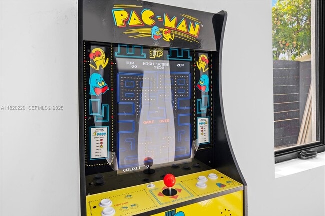 Building Photo - 550 NW 42nd St