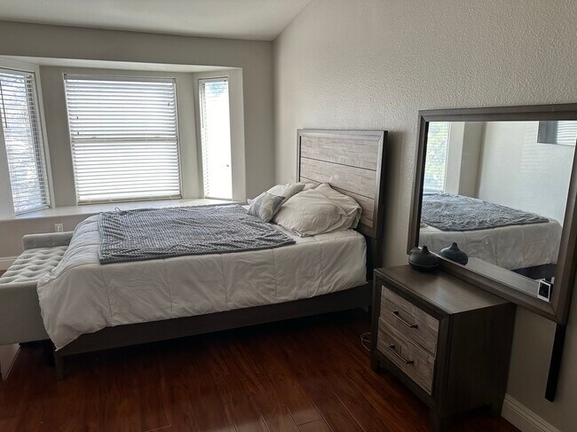 Building Photo - 6928 Oyster Shell Dr