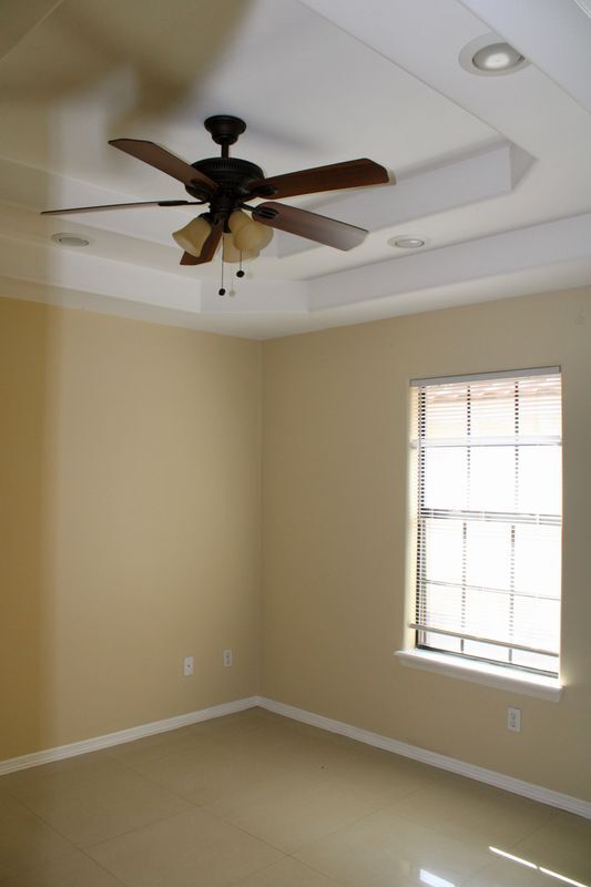 Building Photo - 201 S Ridge Ln