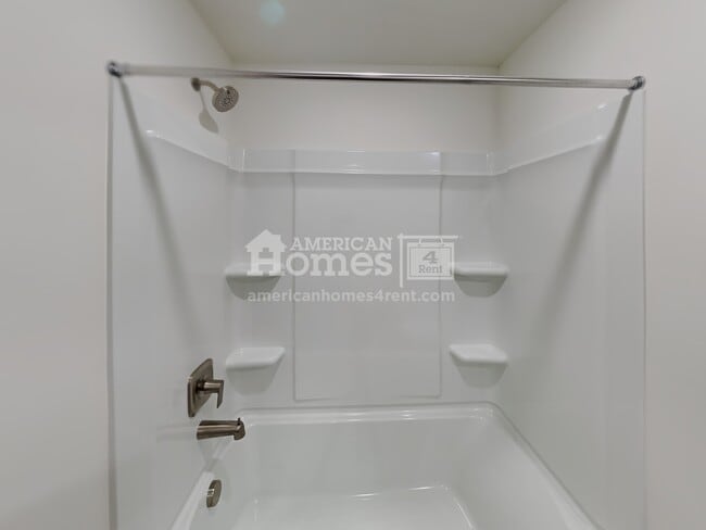 Building Photo - 4304 N Poplar Street