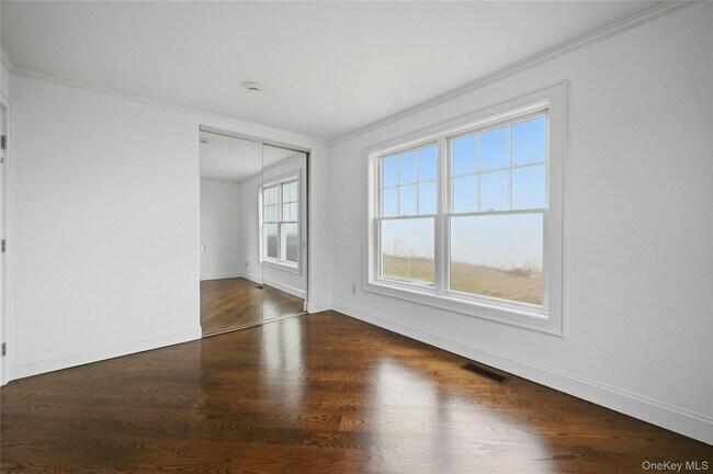 Building Photo - 20845 Soundview Ave