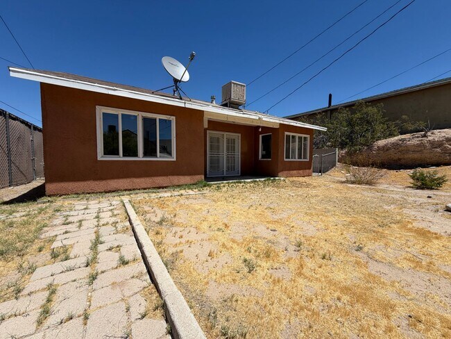 Building Photo - P156
