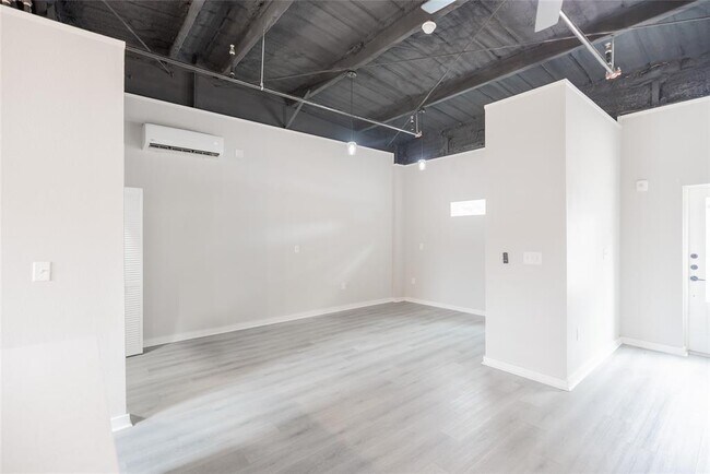 Building Photo - 2612 Castle St