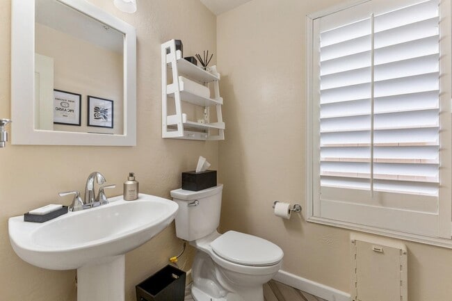 Building Photo - 10340 E Caribbean Ln