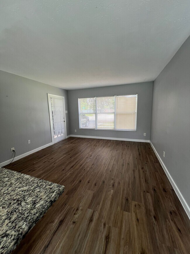 Building Photo - 1221 Cypress Ln