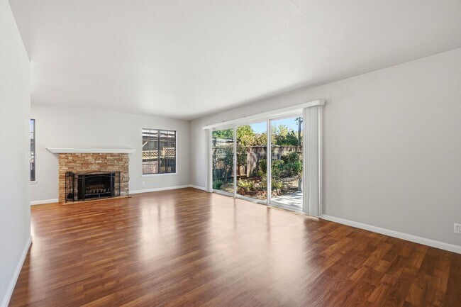 Building Photo - Beautiful Spacious 3-bedroom 1.5-Bath Home in Concord!
