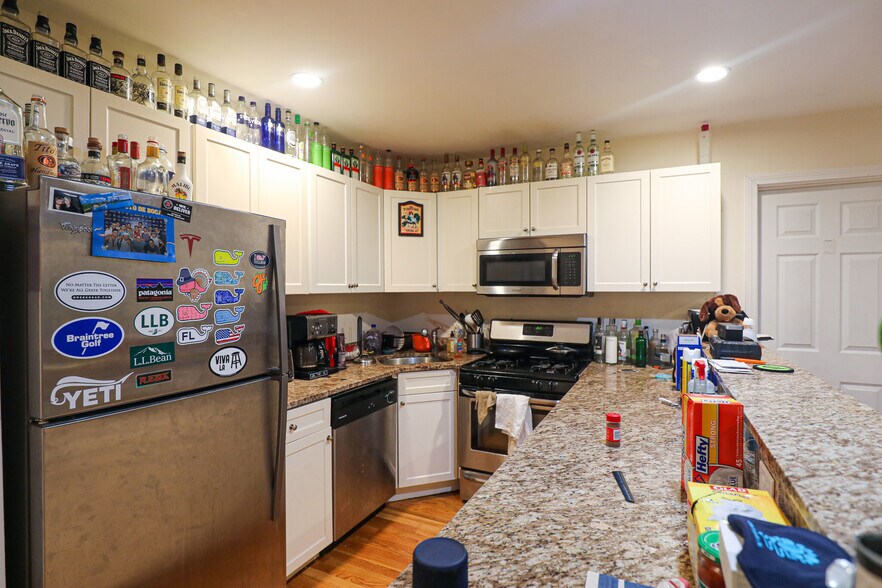 Building Photo - 315 Saint Paul St