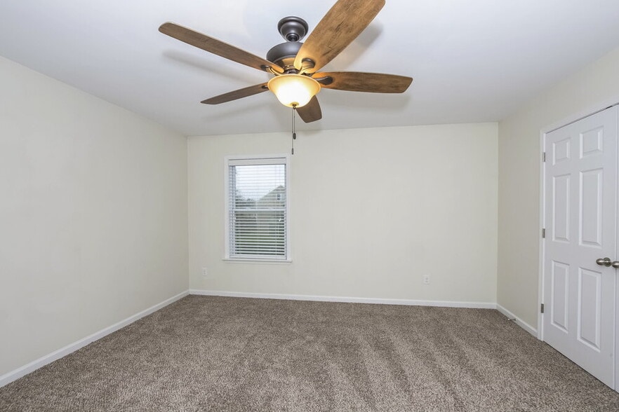 Building Photo - 14416 Lake Crossing Dr